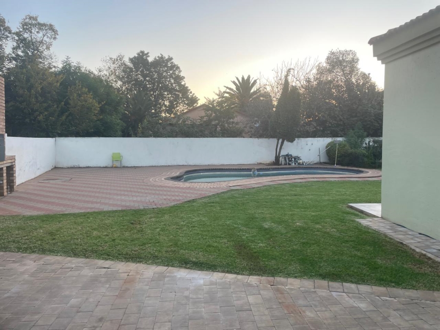 6 Bedroom Property for Sale in Olifantsfontein Gauteng