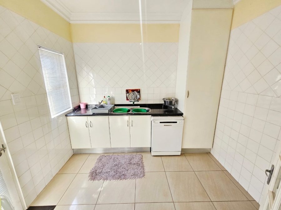 4 Bedroom Property for Sale in Monavoni Gauteng