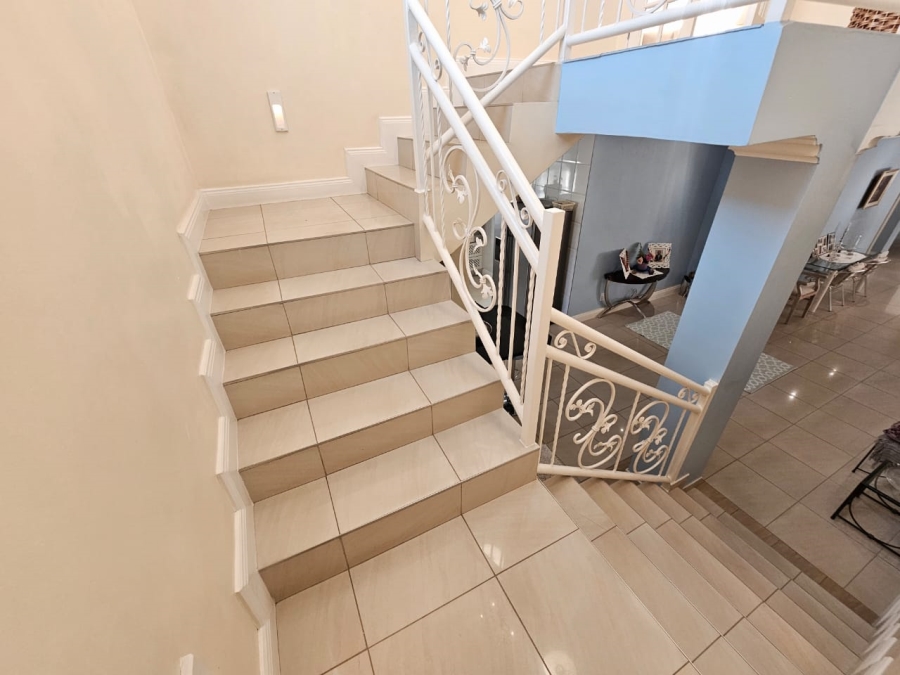 4 Bedroom Property for Sale in Monavoni Gauteng