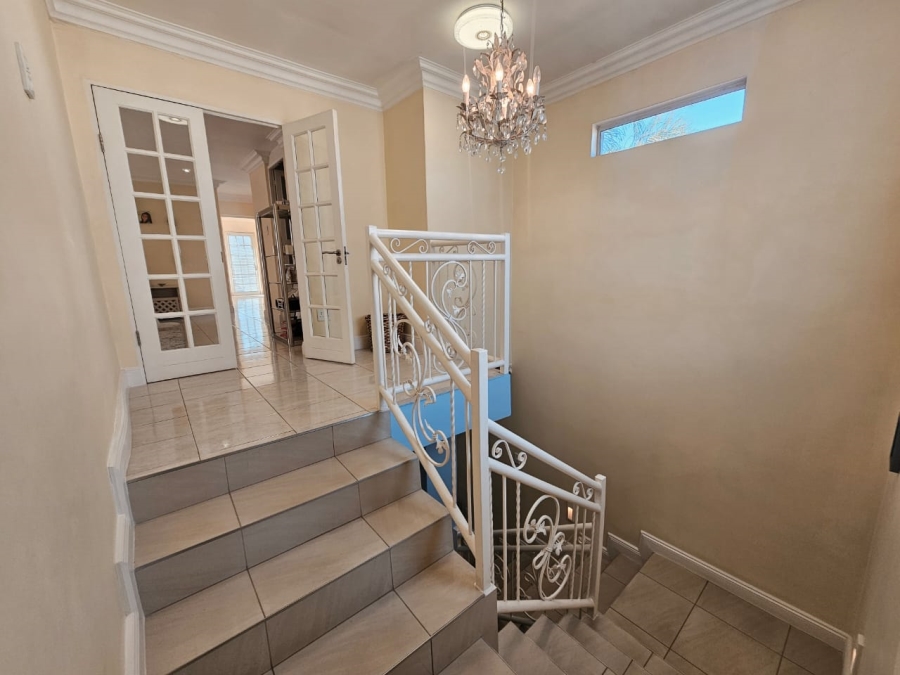 4 Bedroom Property for Sale in Monavoni Gauteng