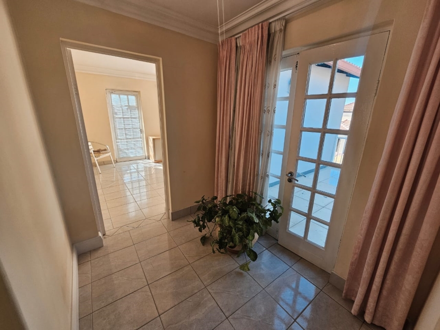 4 Bedroom Property for Sale in Monavoni Gauteng