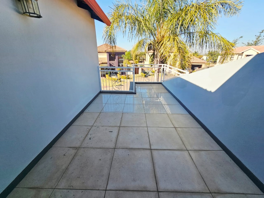 4 Bedroom Property for Sale in Monavoni Gauteng