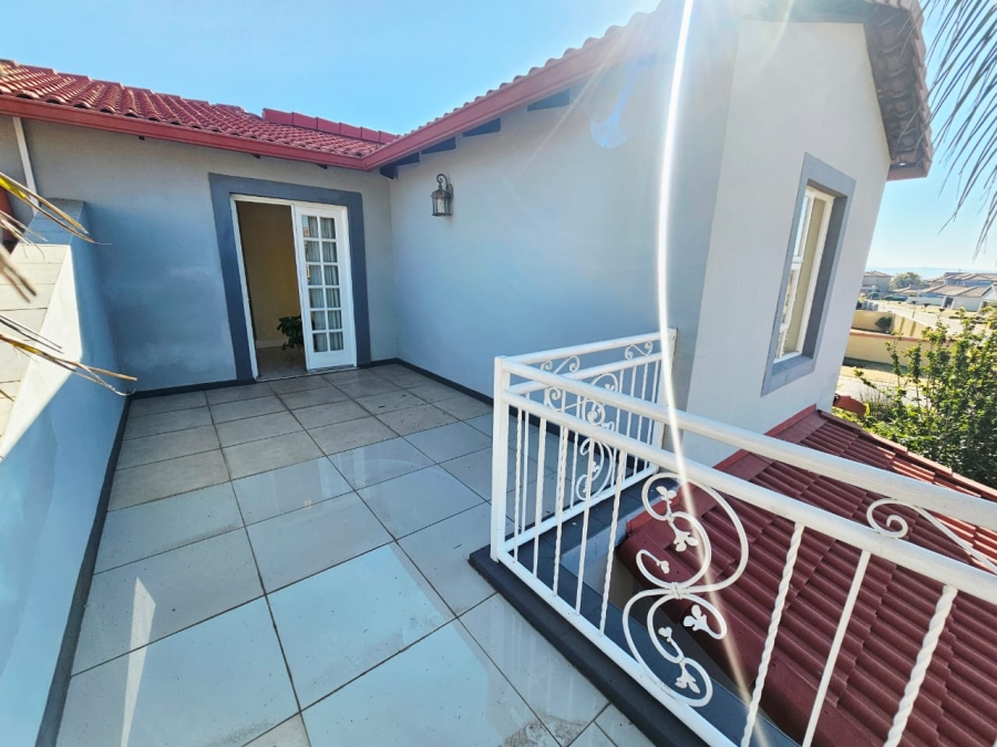 4 Bedroom Property for Sale in Monavoni Gauteng