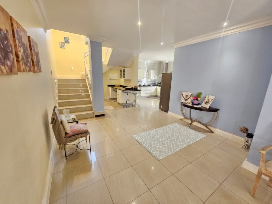 4 Bedroom Property for Sale in Monavoni Gauteng