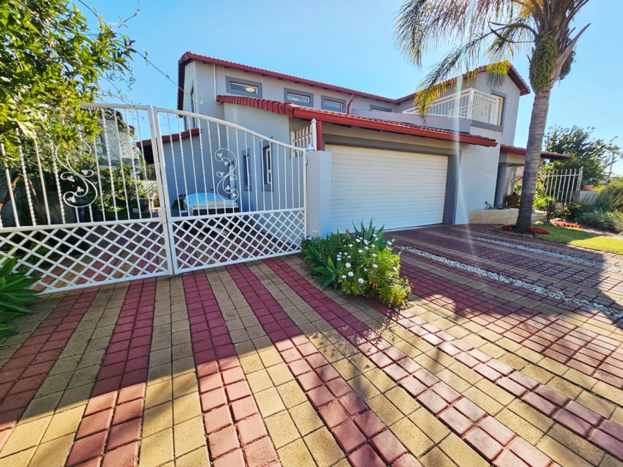 4 Bedroom Property for Sale in Monavoni Gauteng