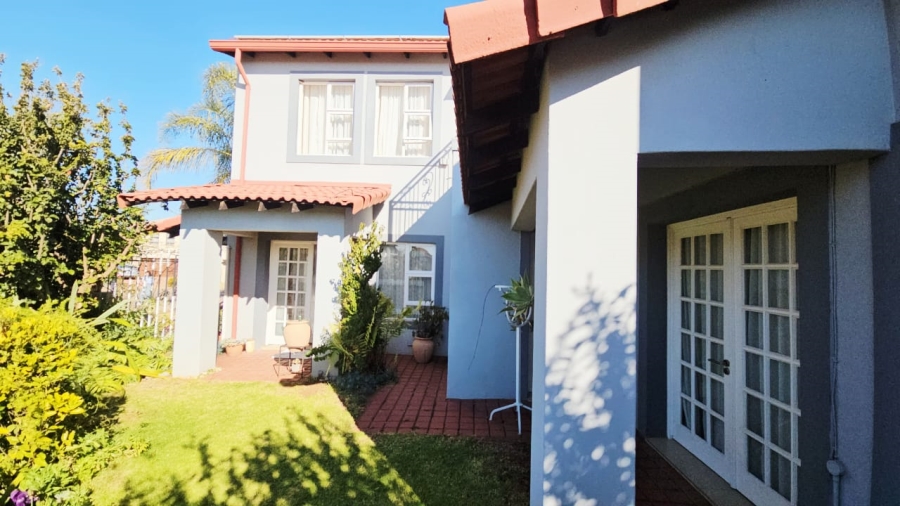 4 Bedroom Property for Sale in Monavoni Gauteng
