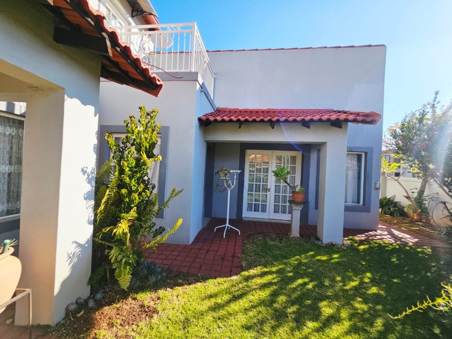 4 Bedroom Property for Sale in Monavoni Gauteng