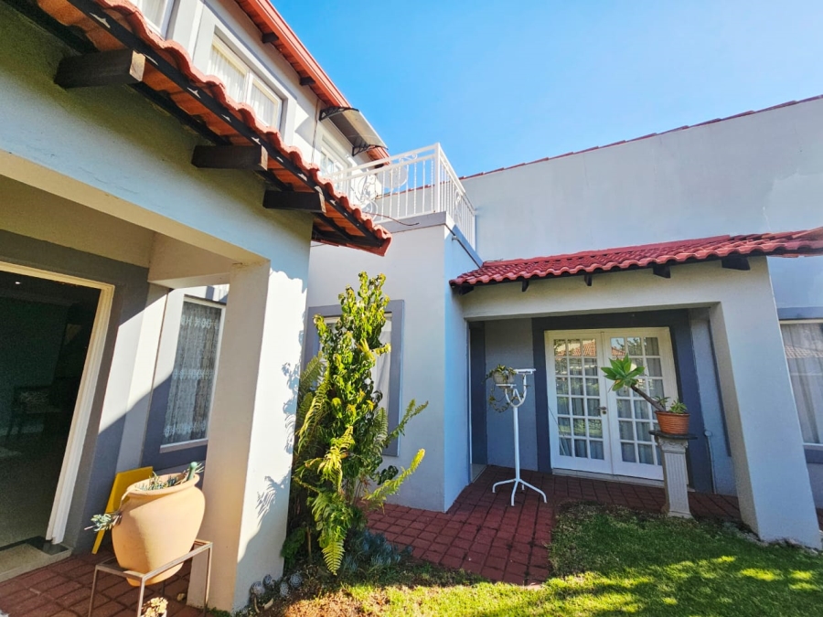 4 Bedroom Property for Sale in Monavoni Gauteng