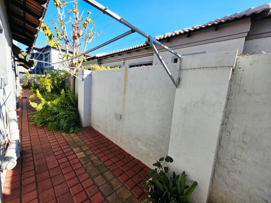 4 Bedroom Property for Sale in Monavoni Gauteng