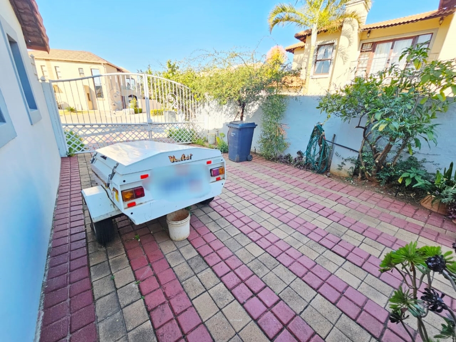 4 Bedroom Property for Sale in Monavoni Gauteng