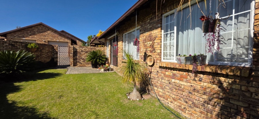 2 Bedroom Property for Sale in Amberfield Crest Estate Gauteng