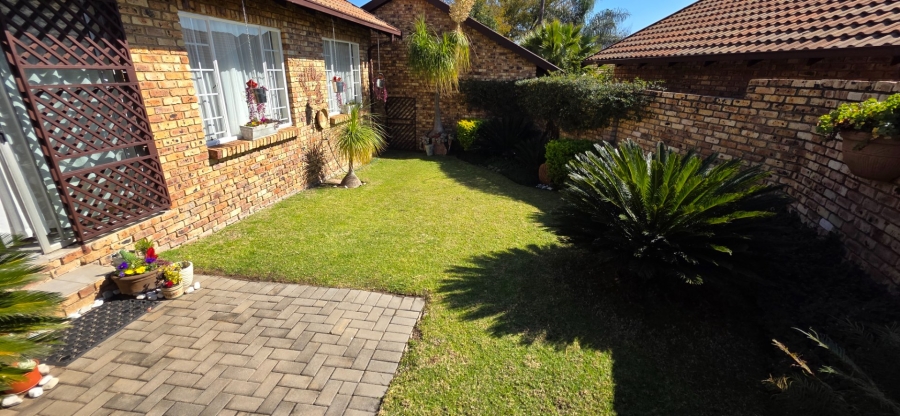2 Bedroom Property for Sale in Amberfield Crest Estate Gauteng