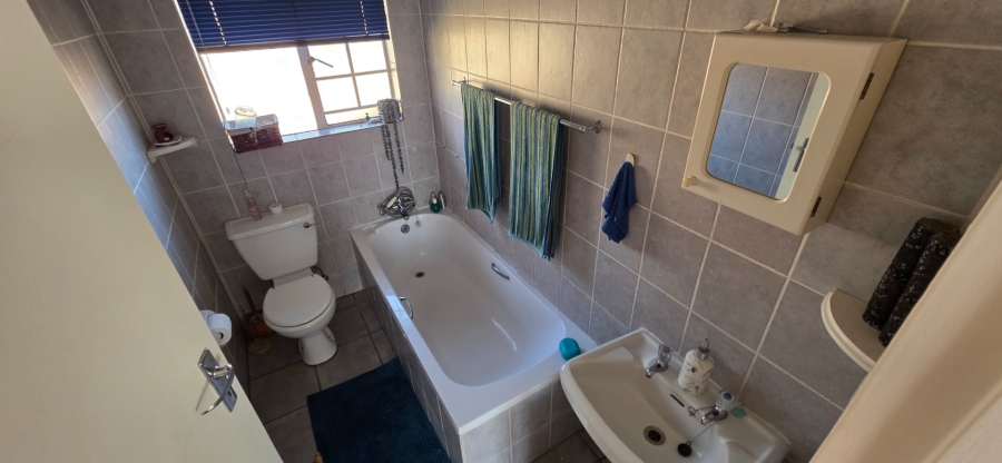 2 Bedroom Property for Sale in Amberfield Crest Estate Gauteng