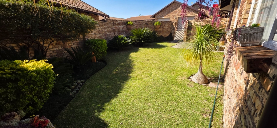 2 Bedroom Property for Sale in Amberfield Crest Estate Gauteng