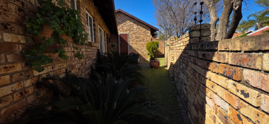 2 Bedroom Property for Sale in Amberfield Crest Estate Gauteng