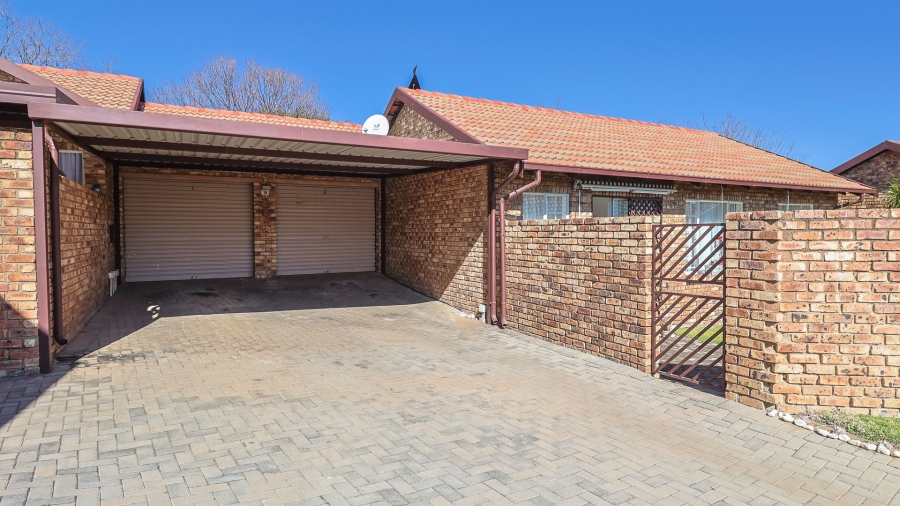 2 Bedroom Property for Sale in Amberfield Crest Estate Gauteng