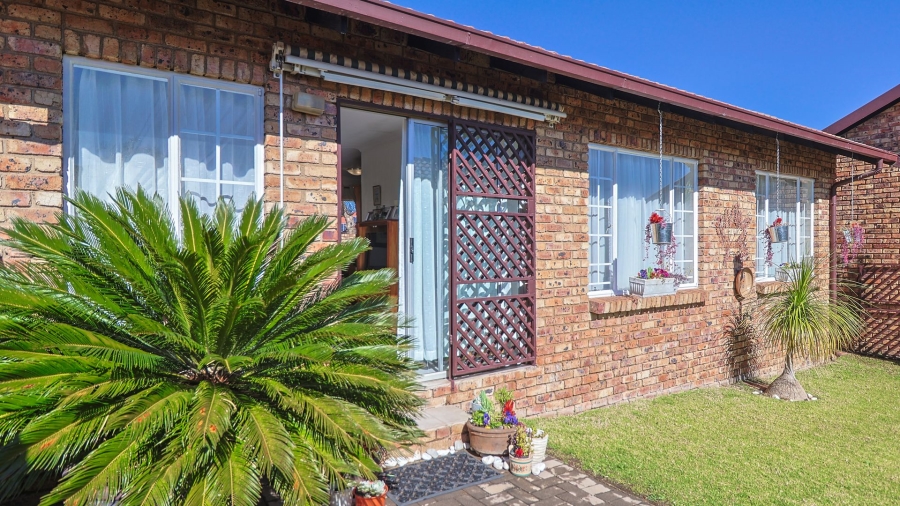 2 Bedroom Property for Sale in Amberfield Crest Estate Gauteng