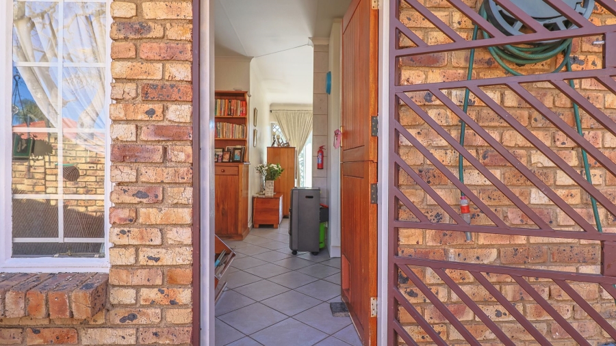 2 Bedroom Property for Sale in Amberfield Crest Estate Gauteng