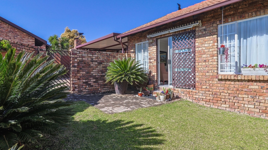 2 Bedroom Property for Sale in Amberfield Crest Estate Gauteng