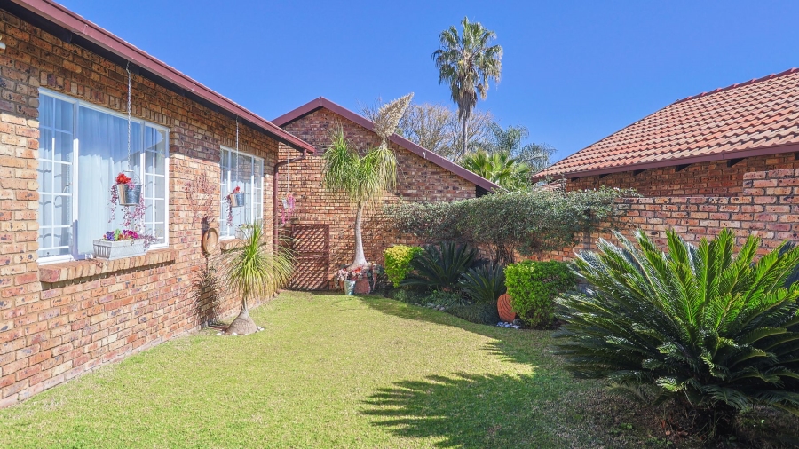 2 Bedroom Property for Sale in Amberfield Crest Estate Gauteng