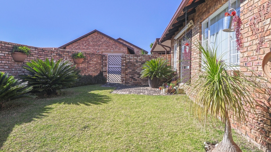 2 Bedroom Property for Sale in Amberfield Crest Estate Gauteng