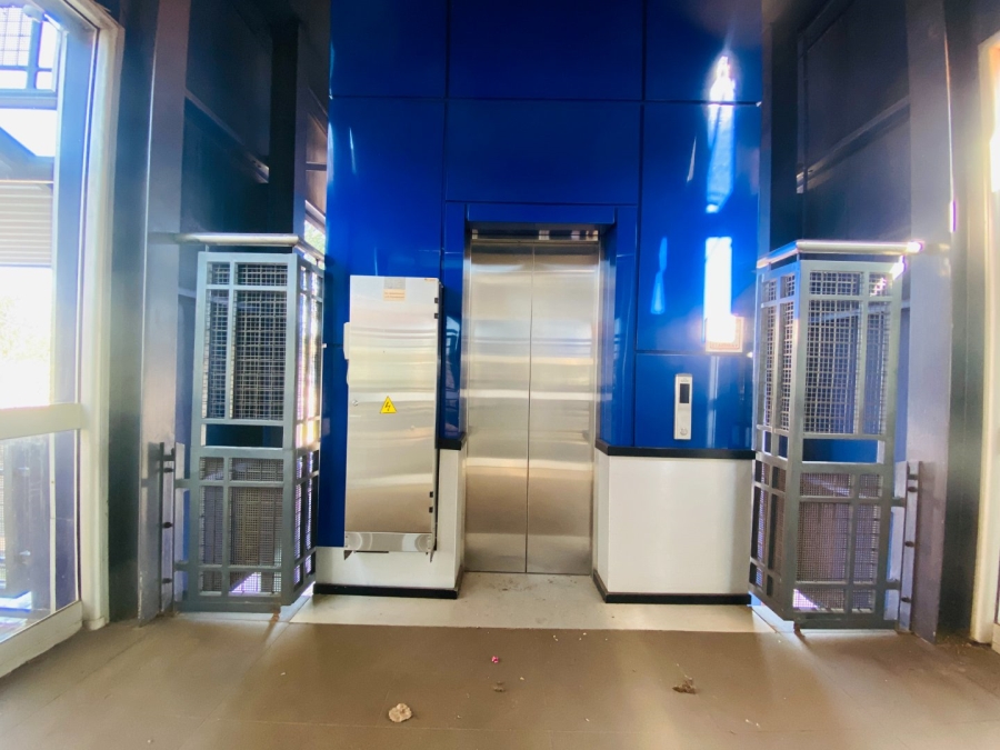 To Let commercial Property for Rent in Rooihuiskraal Gauteng