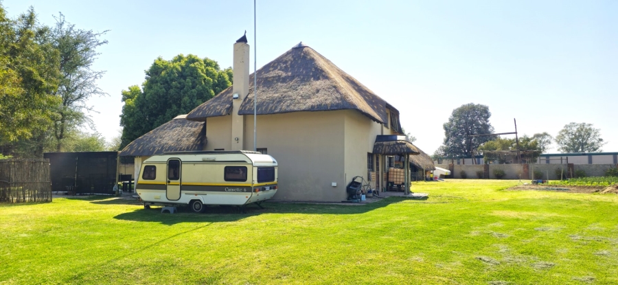  Bedroom Property for Sale in Mnandi Gauteng