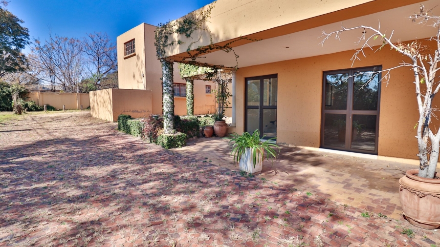  Bedroom Property for Sale in Glen Austin Gauteng