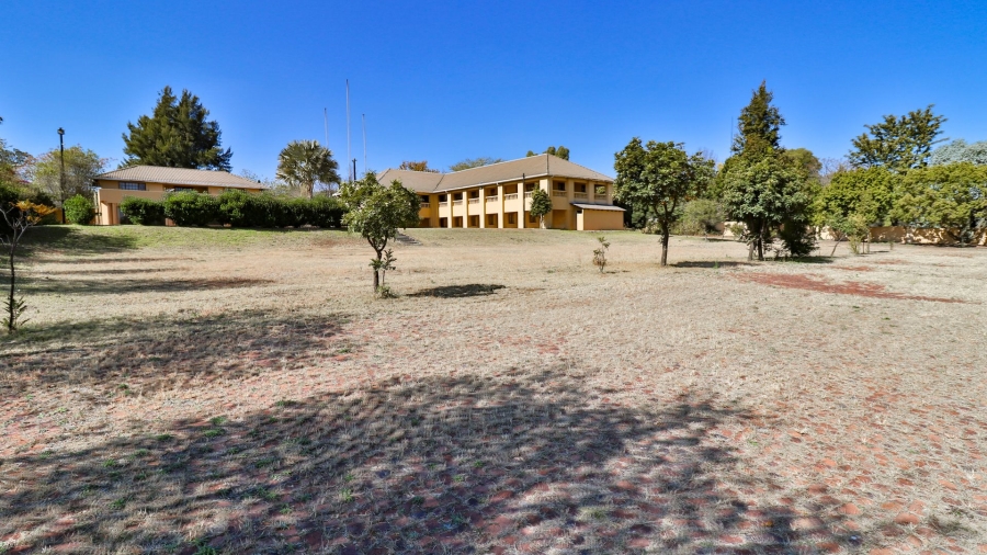  Bedroom Property for Sale in Glen Austin Gauteng