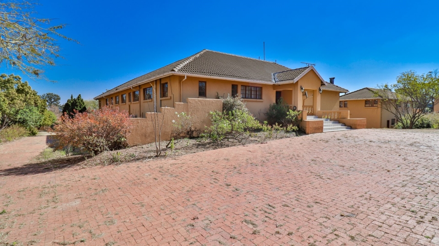  Bedroom Property for Sale in Glen Austin Gauteng