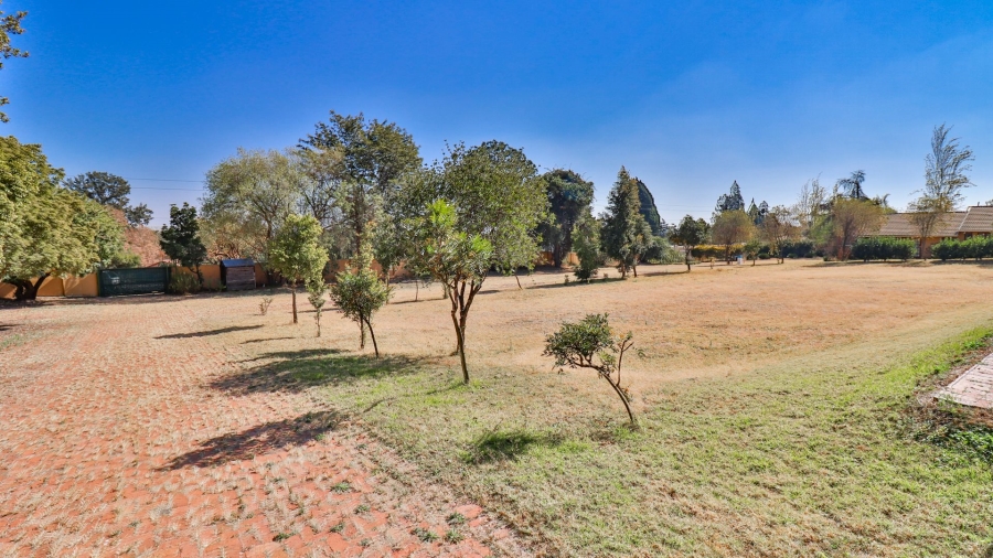  Bedroom Property for Sale in Glen Austin Gauteng