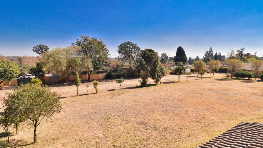  Bedroom Property for Sale in Glen Austin Gauteng