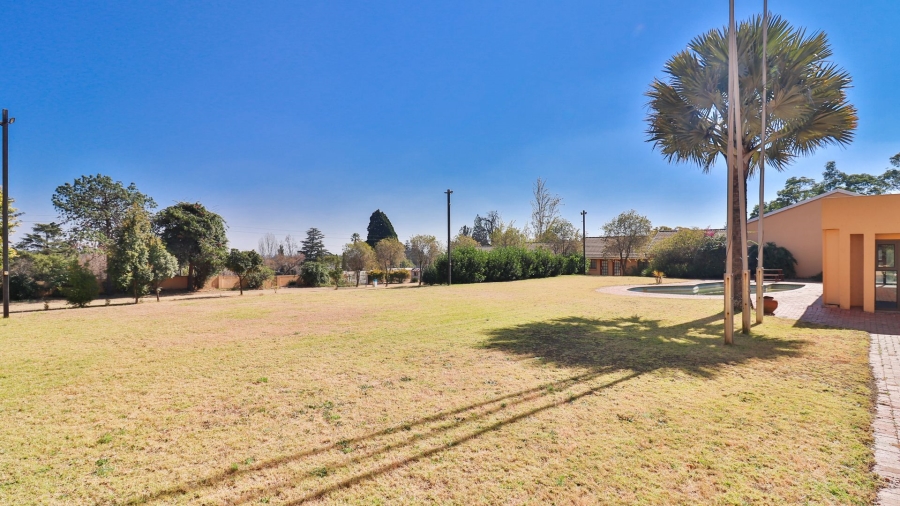  Bedroom Property for Sale in Glen Austin Gauteng