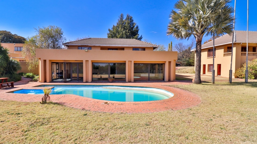  Bedroom Property for Sale in Glen Austin Gauteng