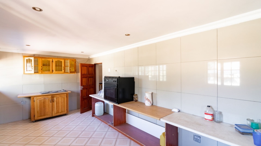  Bedroom Property for Sale in Glen Austin Gauteng