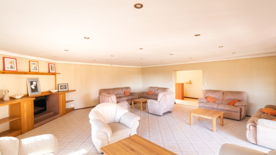  Bedroom Property for Sale in Glen Austin Gauteng