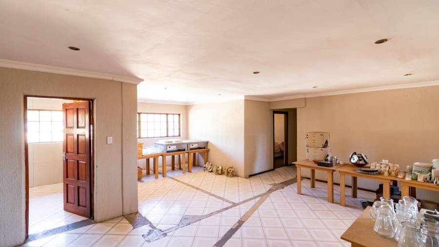  Bedroom Property for Sale in Glen Austin Gauteng