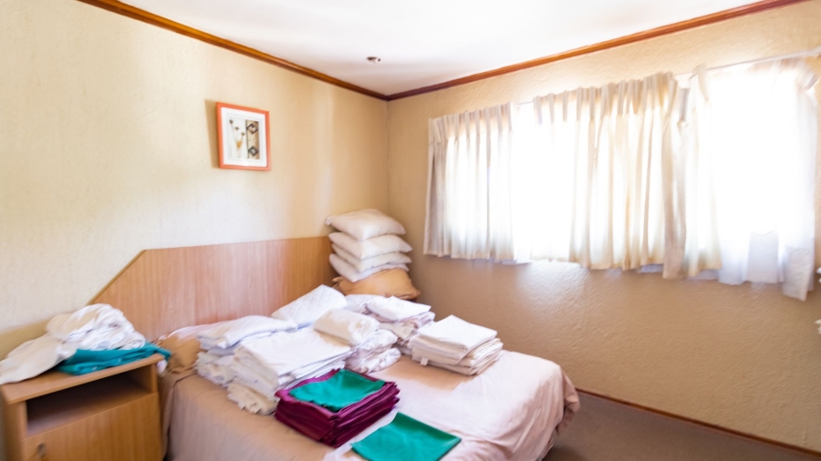  Bedroom Property for Sale in Glen Austin Gauteng