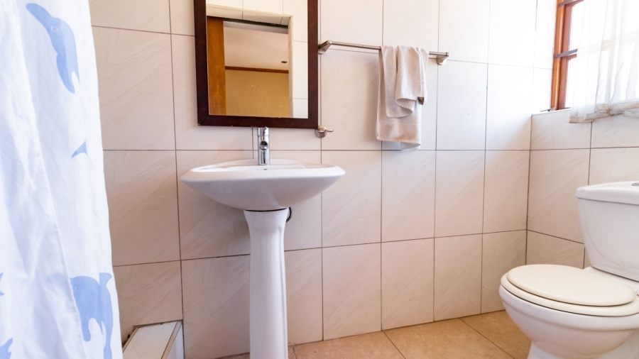  Bedroom Property for Sale in Glen Austin Gauteng