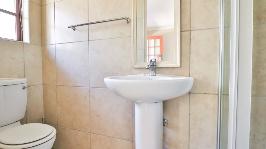  Bedroom Property for Sale in Glen Austin Gauteng