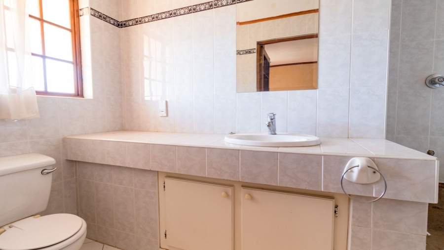  Bedroom Property for Sale in Glen Austin Gauteng