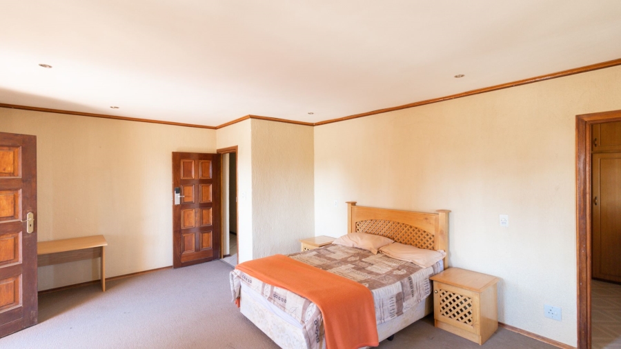  Bedroom Property for Sale in Glen Austin Gauteng
