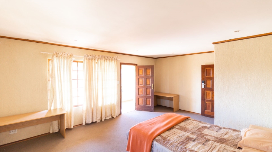  Bedroom Property for Sale in Glen Austin Gauteng