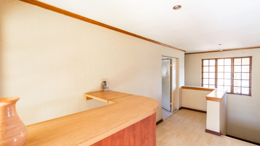  Bedroom Property for Sale in Glen Austin Gauteng