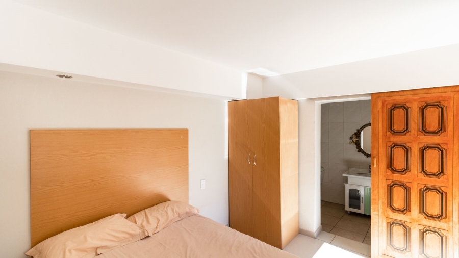  Bedroom Property for Sale in Glen Austin Gauteng