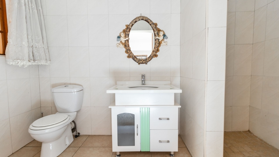  Bedroom Property for Sale in Glen Austin Gauteng