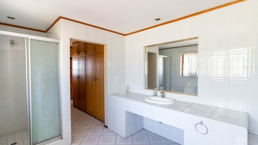  Bedroom Property for Sale in Glen Austin Gauteng