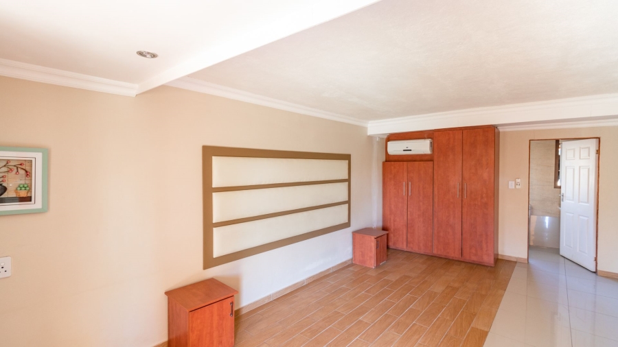  Bedroom Property for Sale in Glen Austin Gauteng
