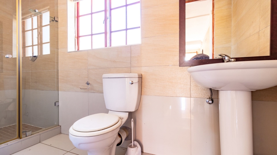  Bedroom Property for Sale in Glen Austin Gauteng