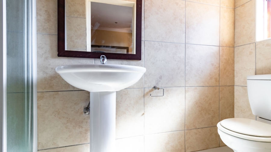  Bedroom Property for Sale in Glen Austin Gauteng